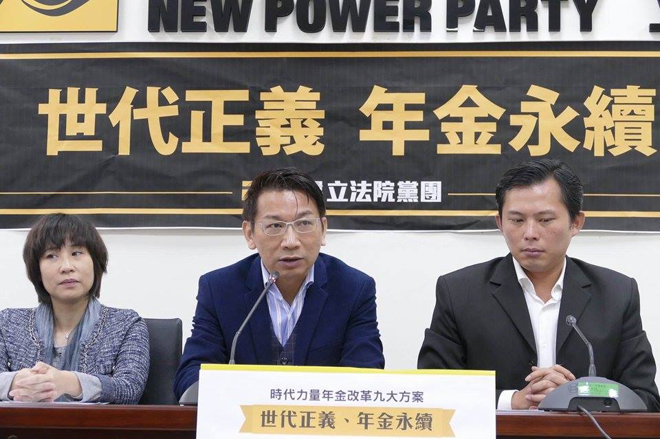 長期旅日的中國政協委員潘慶林28日晚間來台，但因隱匿身分遭留置遣返，潘不滿而在機場發洩，並謔稱我總統蔡英文「蔡妹妹」，對此時代力量立委黃國昌今（30）日表示，情緒性發言對我國元首不太禮貌，一部分是個人素養問題，時代力量沒有辦法接受。圖/時力黨團