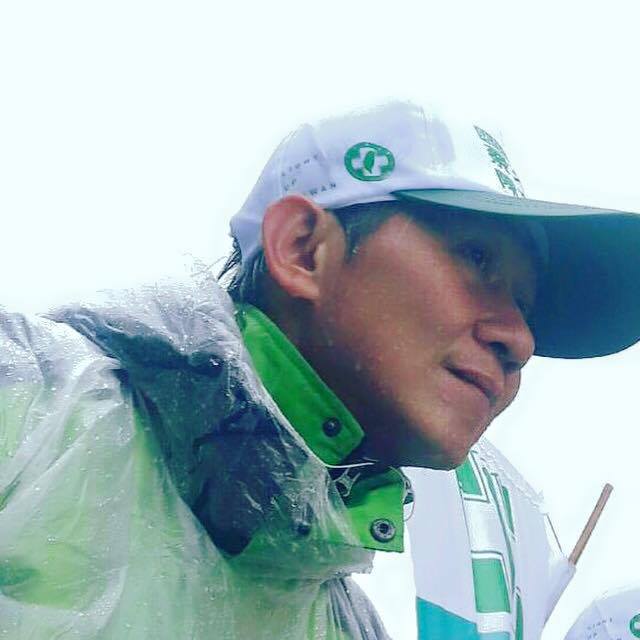 陳文彬競選彰化立委失利後，第二天仍迎著綿綿冬雨忙著謝票。(圖片取自陳文彬臉書)