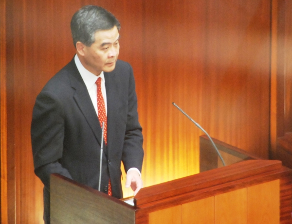 香港特首梁振英，企圖以司法為工具，廢掉幾名新當選的立法會議員，可說同時干預了立法權和司法權。圖／資料照片，Wikimedia Commons 