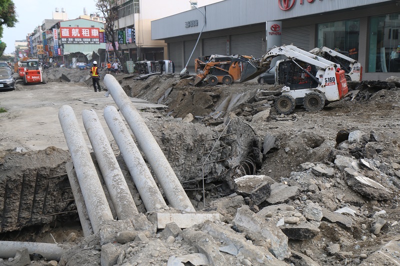 高雄氣爆現場。（記者何豪毅攝）