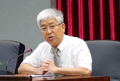 台北市政府推出捷運聯開宅政策，引發部分住戶抗議將拖跨房價，政大教授張金鶚今天在臉書痛批，有屋者歧視租屋者，不道德也違反居住人權。（資料照，中央社）