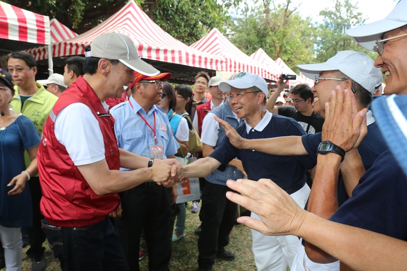 新北市長朱立倫民調領先對手20個百分點，以逸待勞，表示將會於11月初才投入選舉。（資料照片，記者何豪毅攝）
