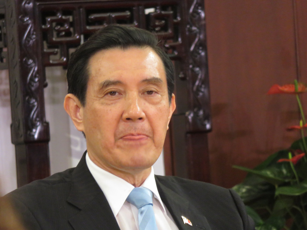 總統馬英九5日上午在總統府中外記者會中表示，總統依法憲不受立院監督，但若立院邀請，願到立院就馬習會做國情報告。（記者唐詩攝影）