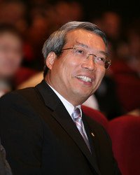 財信傳媒董事長謝金河（圖）今日批評證所稅政策，國民黨高官三年前不聽勸堅持立法，三年後選舉到了又是同一批立委廢除，質問國民黨高官是否該出面道歉？（照片取自謝金河臉書）