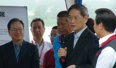 國台辦主任張志軍參觀金門田埔水庫,表示大陸對金門的供水希望很快落實。(中央社)