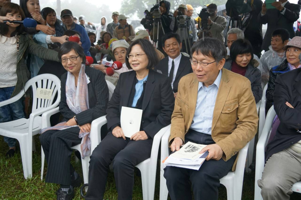 蔡英文參加鄭南榕殉道紀念，允諾續推言論自由日。（民進黨提供）