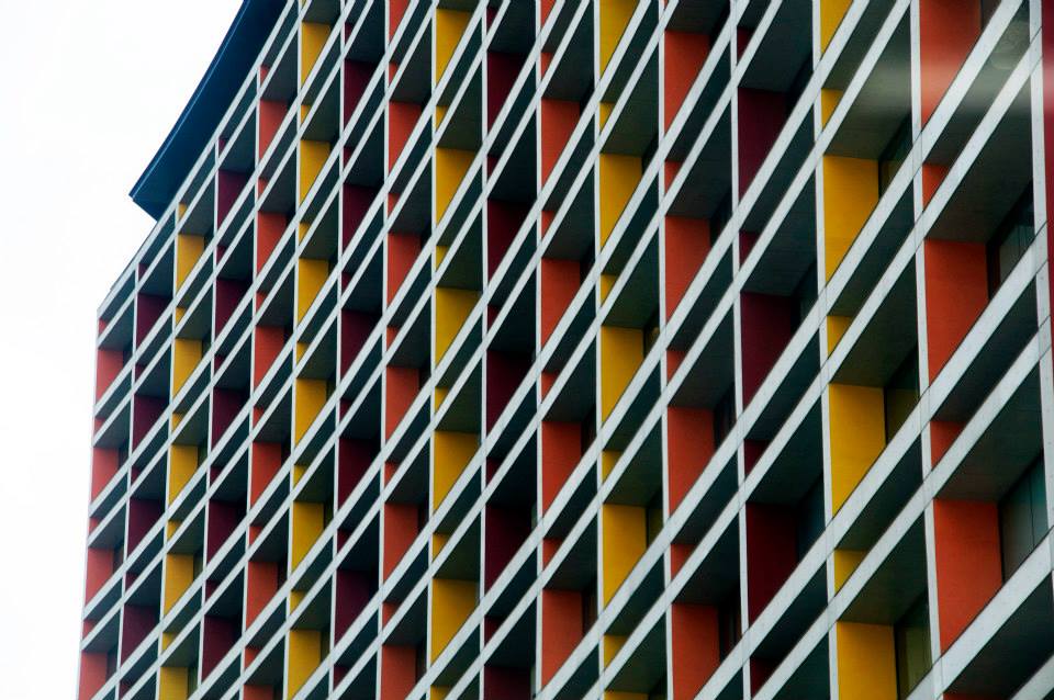 台北文創晚間發表聲明指出，文化局推翻前市府團隊招標公告，逕自認定台哥大非文創產業，不能進駐文創大樓，片面依違反BOT契約，對台北文創開罰，深表遺憾。（記者黃謙賢攝）