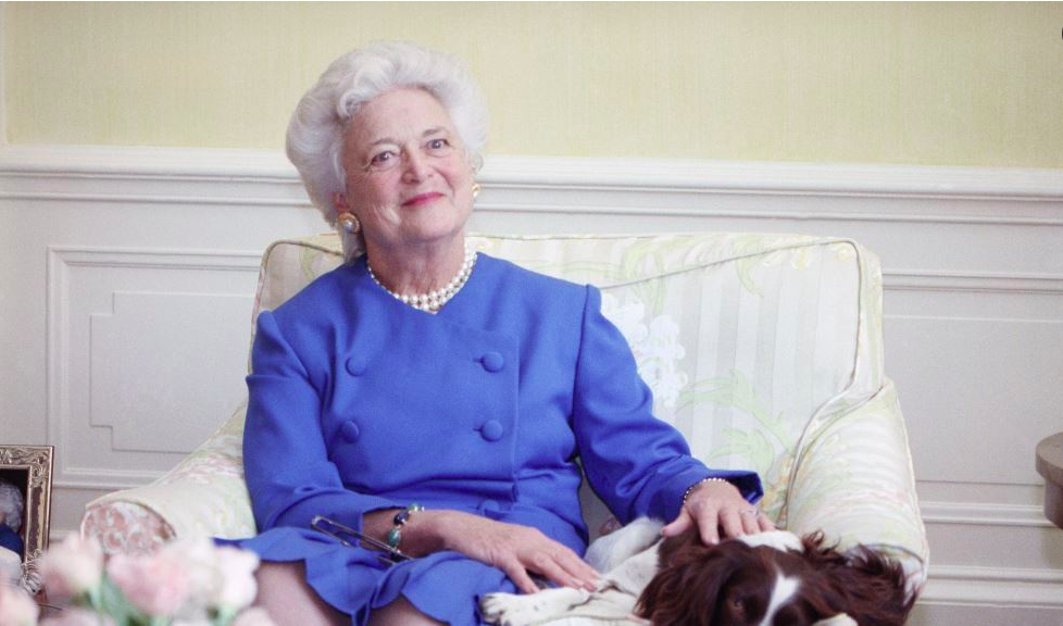 芭芭拉・布希週二晚間去世，享年92歲。她是美國第41位總統喬治・HW布希（又稱老布希）的妻子、第43位總統喬治・W・布希（又稱小布希）的母親。圖／截自VOA