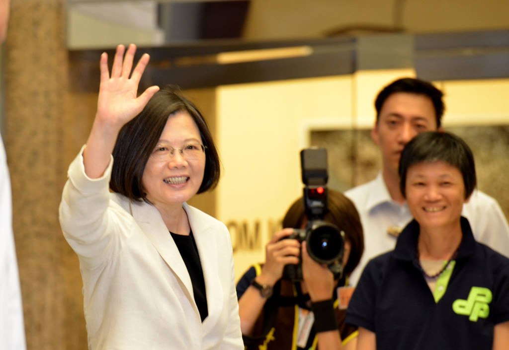 蔡英文總統上任2個月，台灣民意基金會26日公布最新民調，總統聲望為55.9%，和 520就任時相比，下降了14個百分點。圖／郭文宏（資料照）