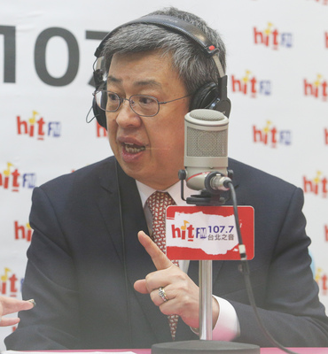 副總統陳建仁今日接受廣播專訪指出，下午將召開記者會，提出年金改革草案版本，並交由國是會議討論；若修法通過，「107年就是年金改革的元年」。圖/中央社