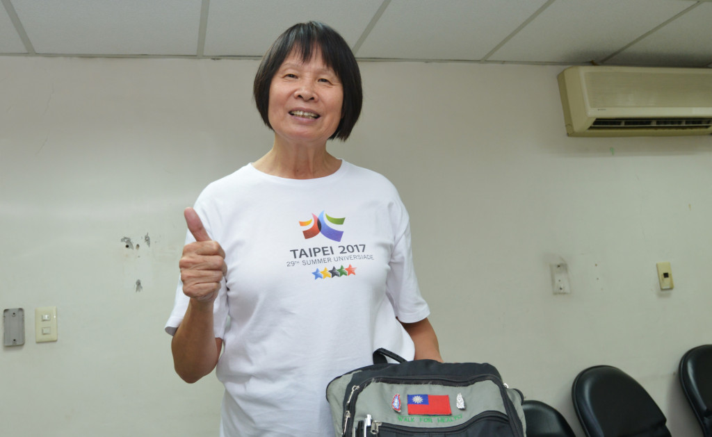 紀政的包包上總繡有中華民國國旗，她也以曾在奧運身為國旗「最後一次正式登場」的掌旗官而自豪。圖／郭文宏