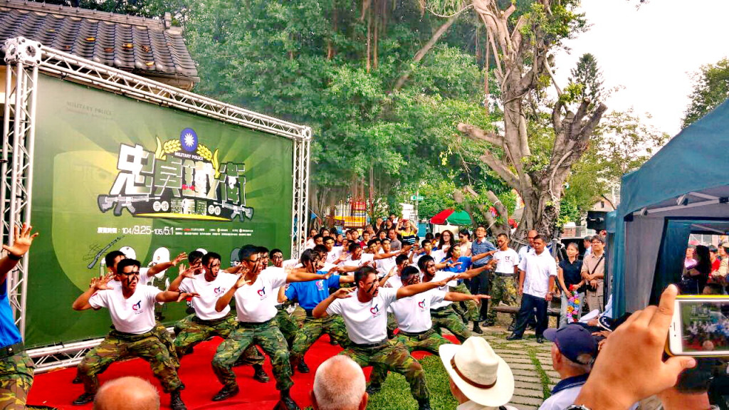 屏東縣文化處與屏東憲兵隊及屏東縣後備憲兵荷松協會合作籌辦「忠貞鐵衛憲兵展」,今(25)日於將軍之屋開展(實習記者邱文欽攝)