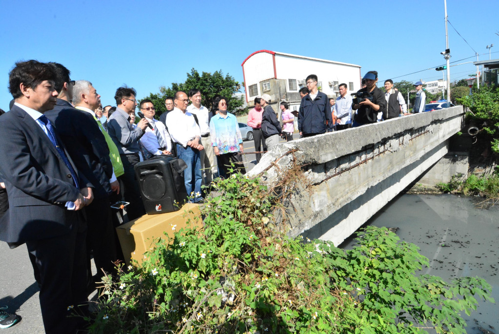 行政院長林全13日視察鹿港溪。圖／彰化縣政府