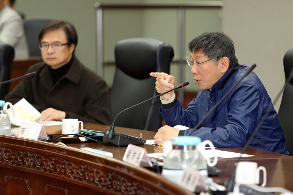 針對中國國台辦主任張志軍表示「台獨盡頭是統一」，台北市長柯文哲7日回應，不要動不動就恐嚇、軍艦就來繞一圈，「那就不要怪台灣抱美國人大腿」。圖／北市府