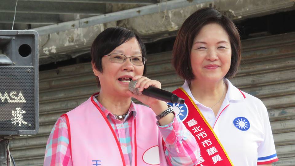 以「揭弊」聞名的立委羅淑蕾今(12)日為國民黨台北市議員候選人王麗珠站台助講。 (記者唐詩攝影)