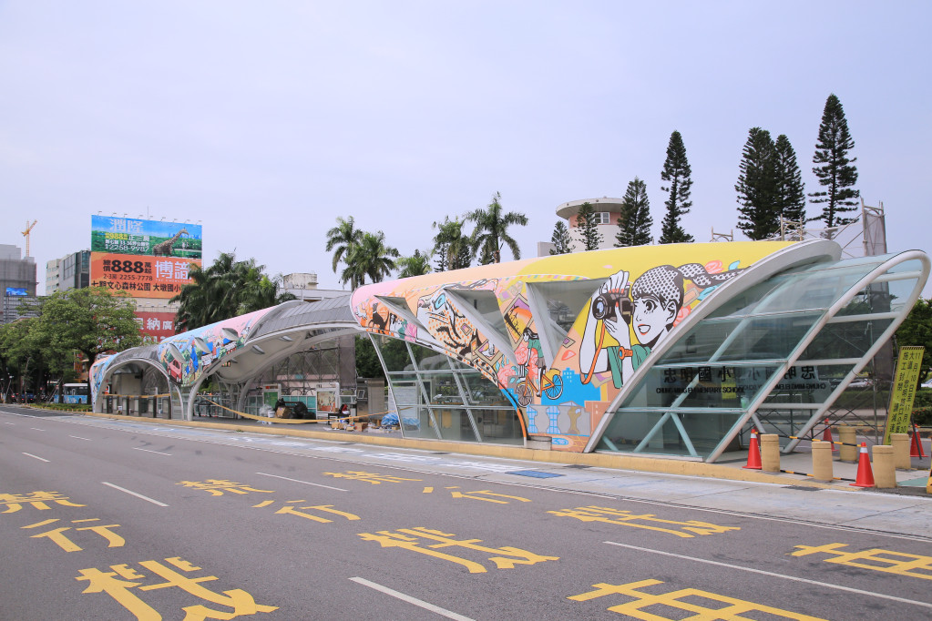 台中市有意塑造為「動漫之都」，第一座動漫優化公車站即將呈現。（圖／台中市新聞局）