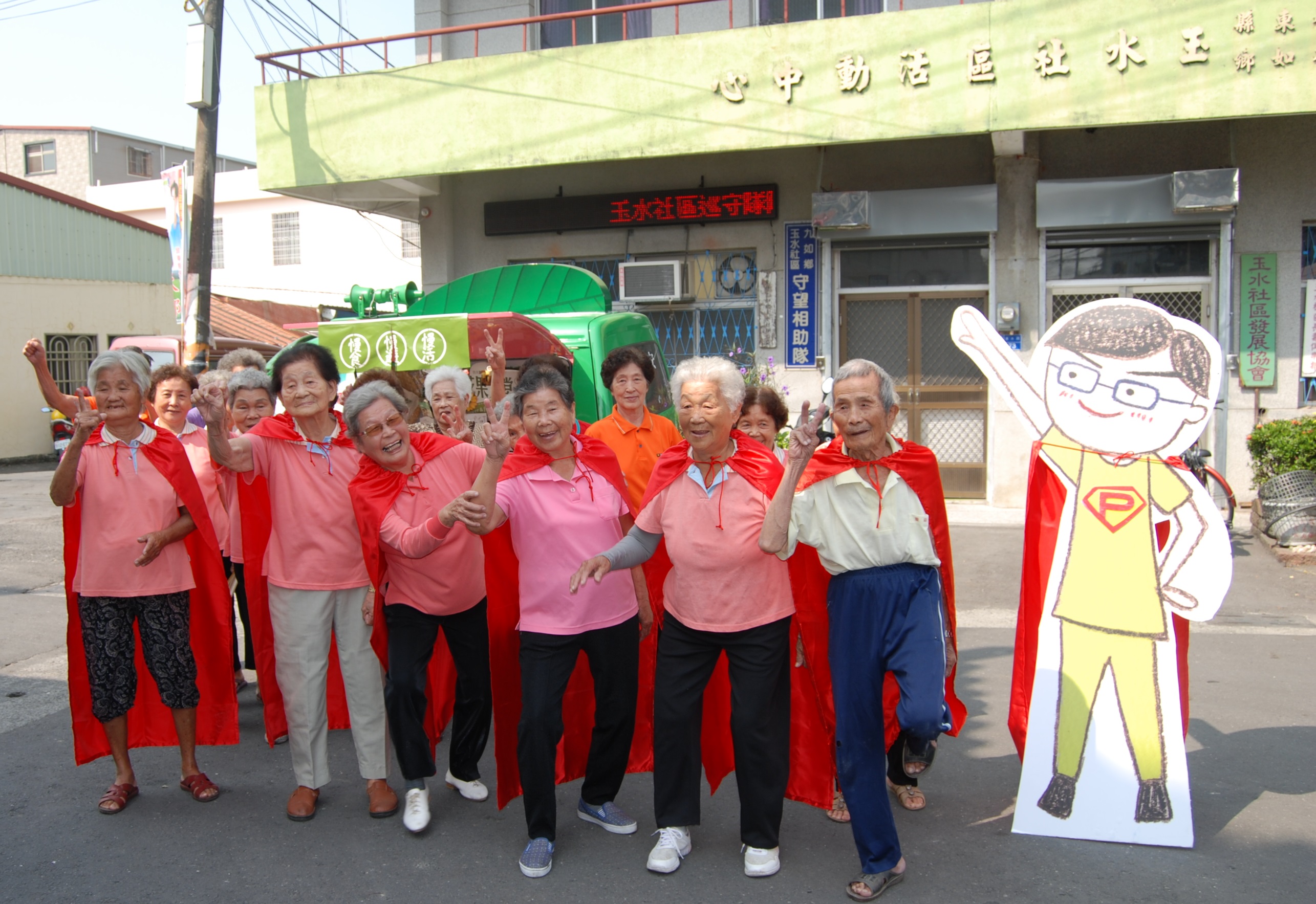 潘孟安青年軍化身「P先生」與「老大人」博感情。(記者陳俊廷攝)