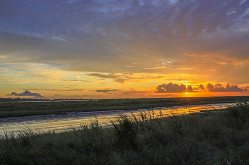 回顱蘭陽溪出海口日出。