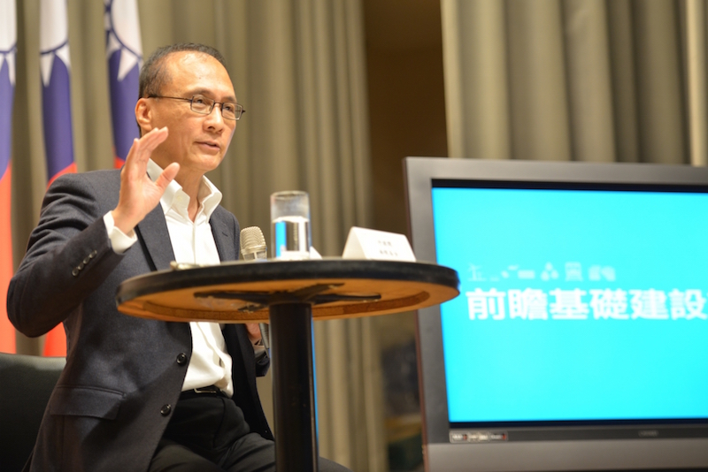 林全今天親上火線說明前瞻基礎建設計畫,他說,有關提升經濟成長率,「這個問題很難回答你」。圖/郭文宏