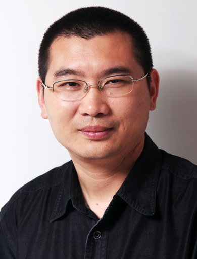 旅居德國的中國知名作家長平 (圖),日前家人在四川突然被公安抓走,要求長平撤下某些文章。(翻攝自長平臉書)20160329