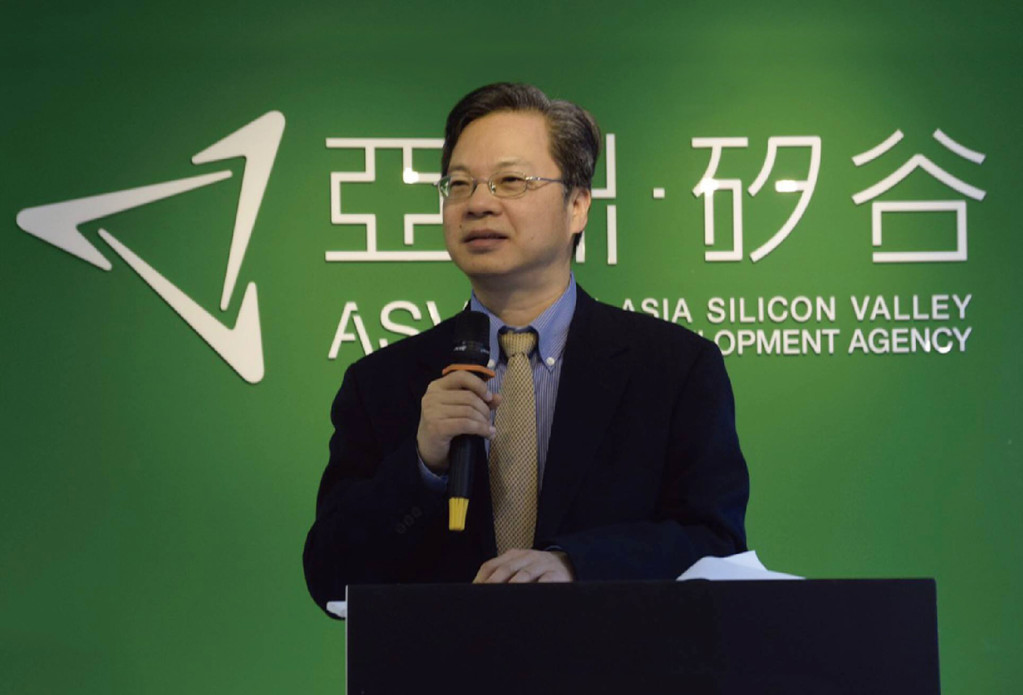 國家級投資公司的資金規模目前規劃為100億元，要採取公民合資的方式募集，希望借重民間專業人士的產業及投資眼光，促使台灣經濟升級轉型早日實現。圖為國發會副主委龔明鑫。圖／取材自國發會臉書專頁