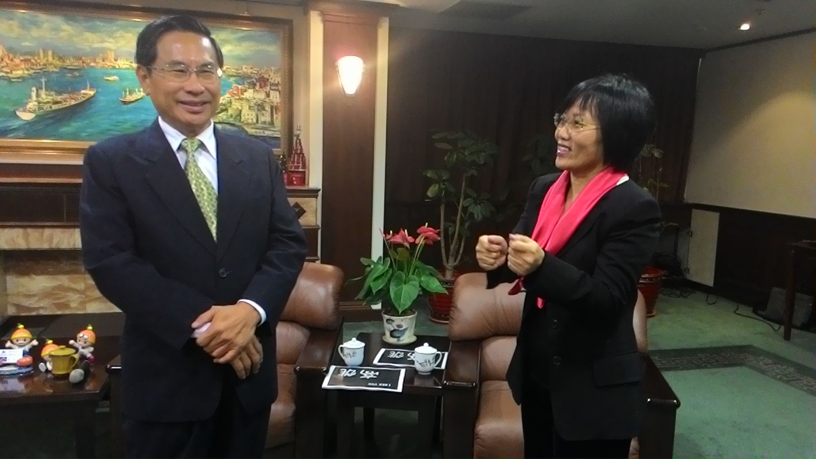 劉世芳最後一次以副市長身分接見來訪的新科嘉義市長凃醒哲(記者陳俊廷攝)