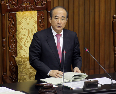 總統府已將監委補提名名單送到立法院，立法院長王金平今(28)日上午召集朝野協商，民進黨強調「先食安、再監察」，主張《食品安全衛生管理法》修正草案優先處理，但國民黨卻堅持兩者同時處理，協商破局，監委補提名人事案將擇期再協商。﹝中央社資料相片﹞