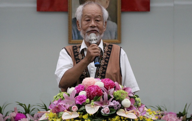 台灣文學館首任館長林瑞明昨（26）日晚間逝世，享壽68歲，消息傳出文壇聽聞均感不捨，今日下午由現任館長蘇碩斌帶領全館默哀，感念台文館這位永遠的大家長。圖／台灣文學館提供