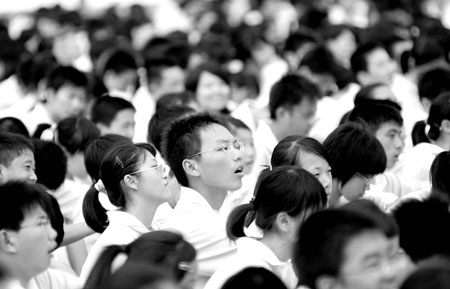 回歸公共政策的制訂過程,由問題認知、理念倡議、草擬方案、立法預算、落實執行、到評估回饋,推動的社運人士、背書的政治人物、以及執行者都有責任,也就是道德、政治、以及行政責任。。(圖片:網路資料翻攝)