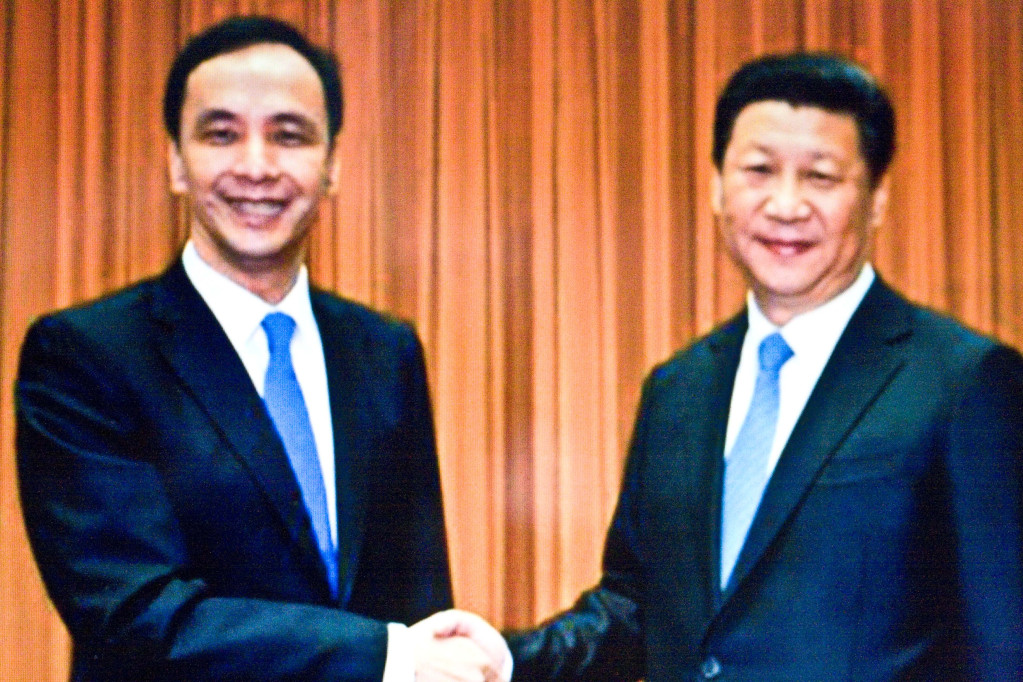 台灣國民黨KMT領導人朱立倫,與中國國家主席習近平5月4日的首度於北京會面(網路圖片翻攝)