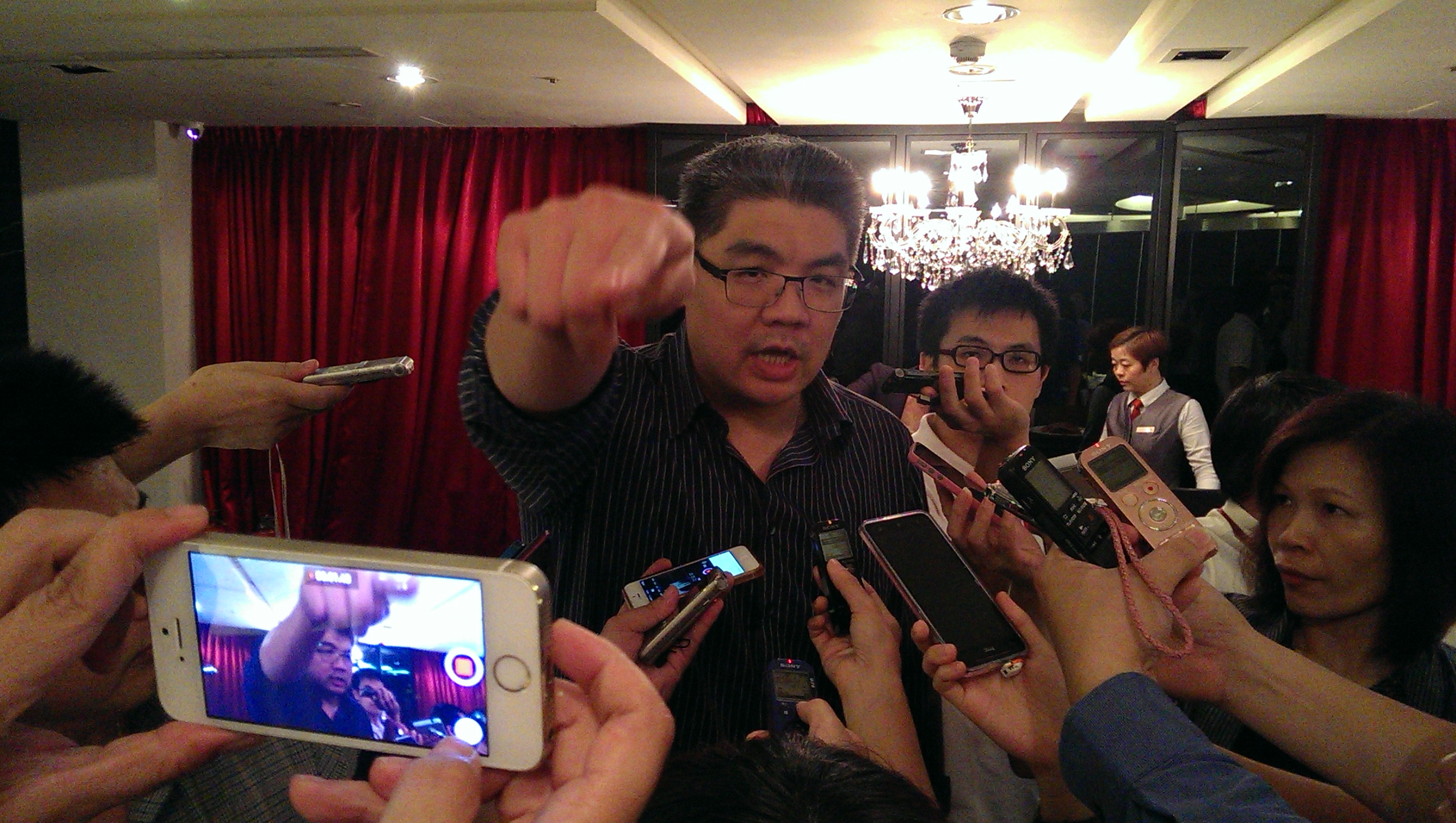 曾經受到槍擊差點喪命，連勝文今天對北捷喋血案表示「痛心、難過」，籲多關心被害人家屬　（記者唐詩攝影）