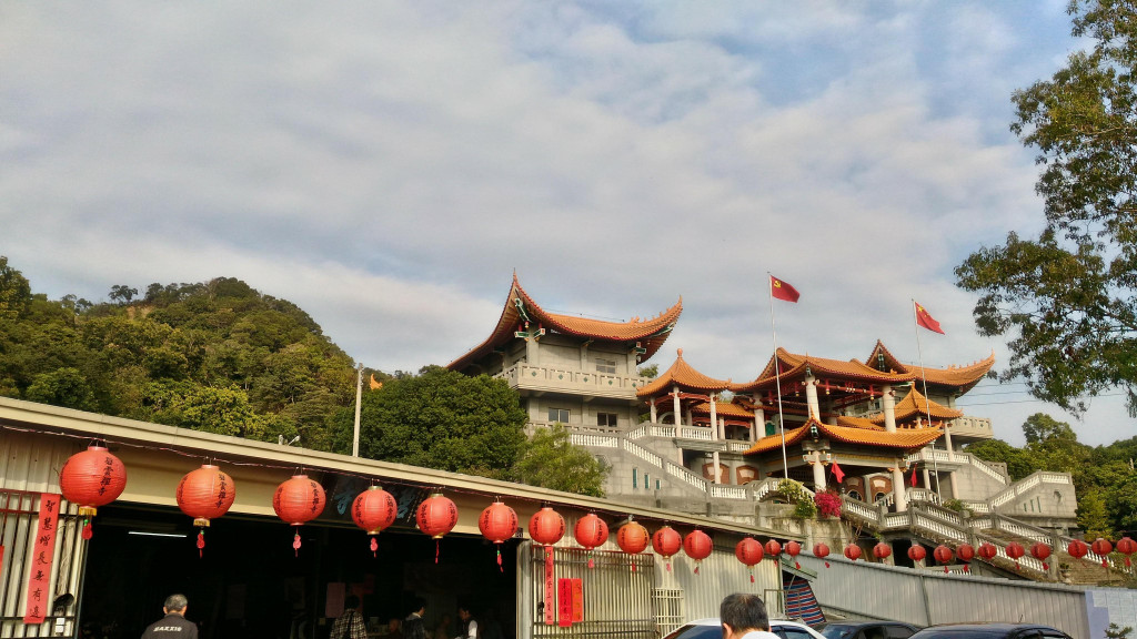 台灣被評比為全世界最自由的國家，果然自由到國土被侵占國人都見怪不怪？地方政府對於這起廟產被占的案件，難道不能多給予一點關心？國家領土上公然插上敵國國旗，國安單位還能視若無睹？圖／陳婉真