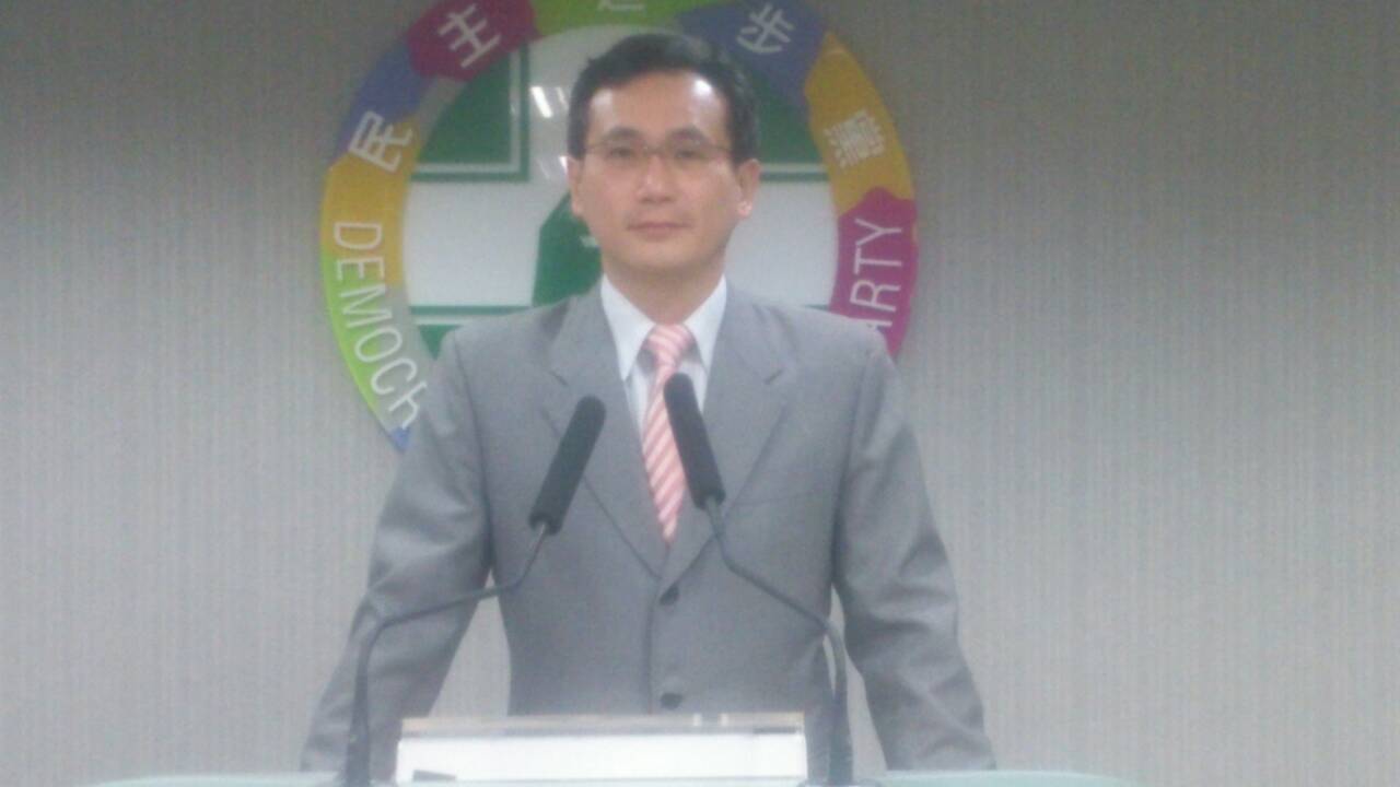 民進黨發言人鄭運鵬：中央政府應加速獄政改革 提升緊急應變能力。（朱蒲青攝）