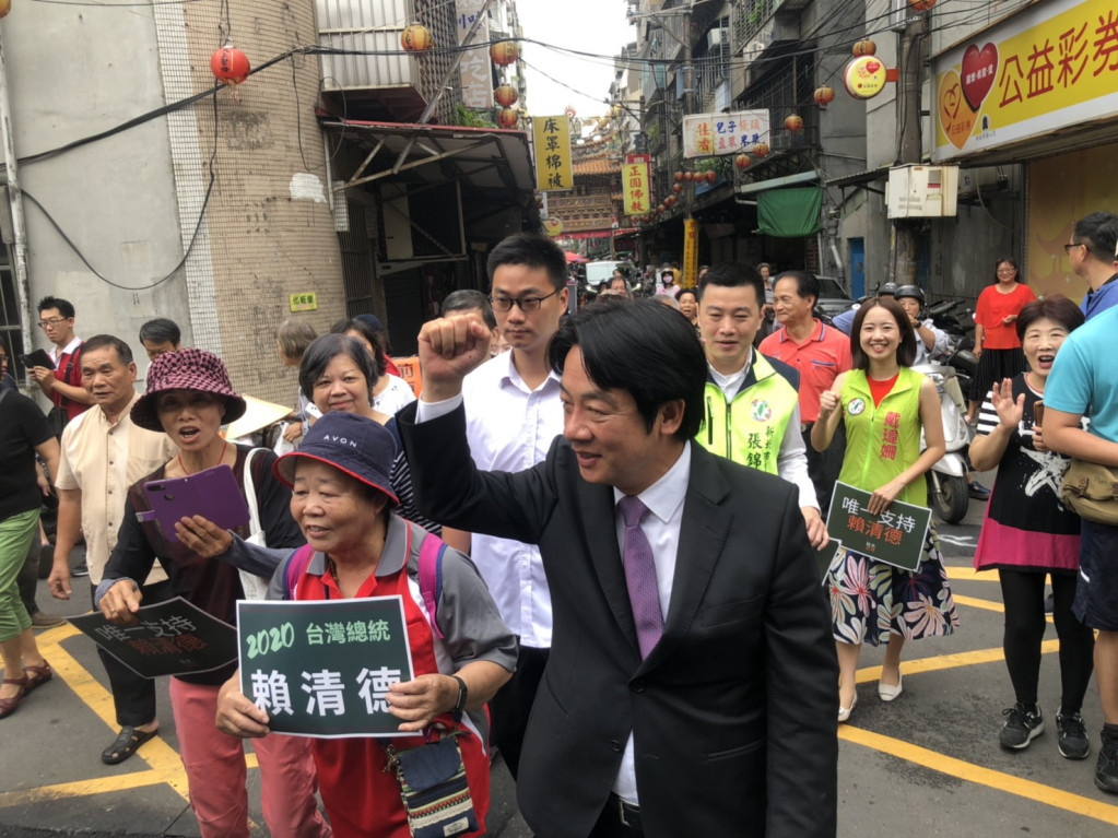 前行政院長賴清德今（12）日前往新北市林口竹林寺和新莊昭德宮參拜。圖／賴清德團隊提供