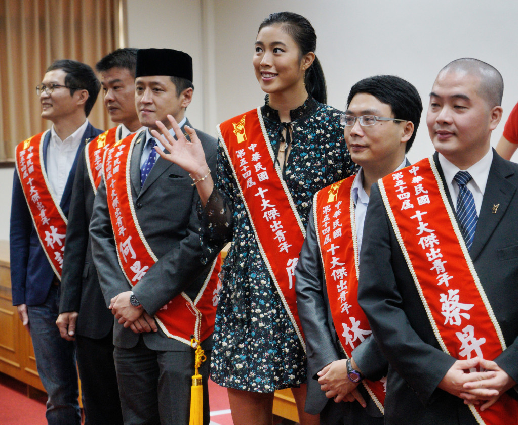 今天公佈十大傑出青年當選記者會,網球甜姐兒詹浩晴及新住民二代何景榮都上榜。圖/張良一