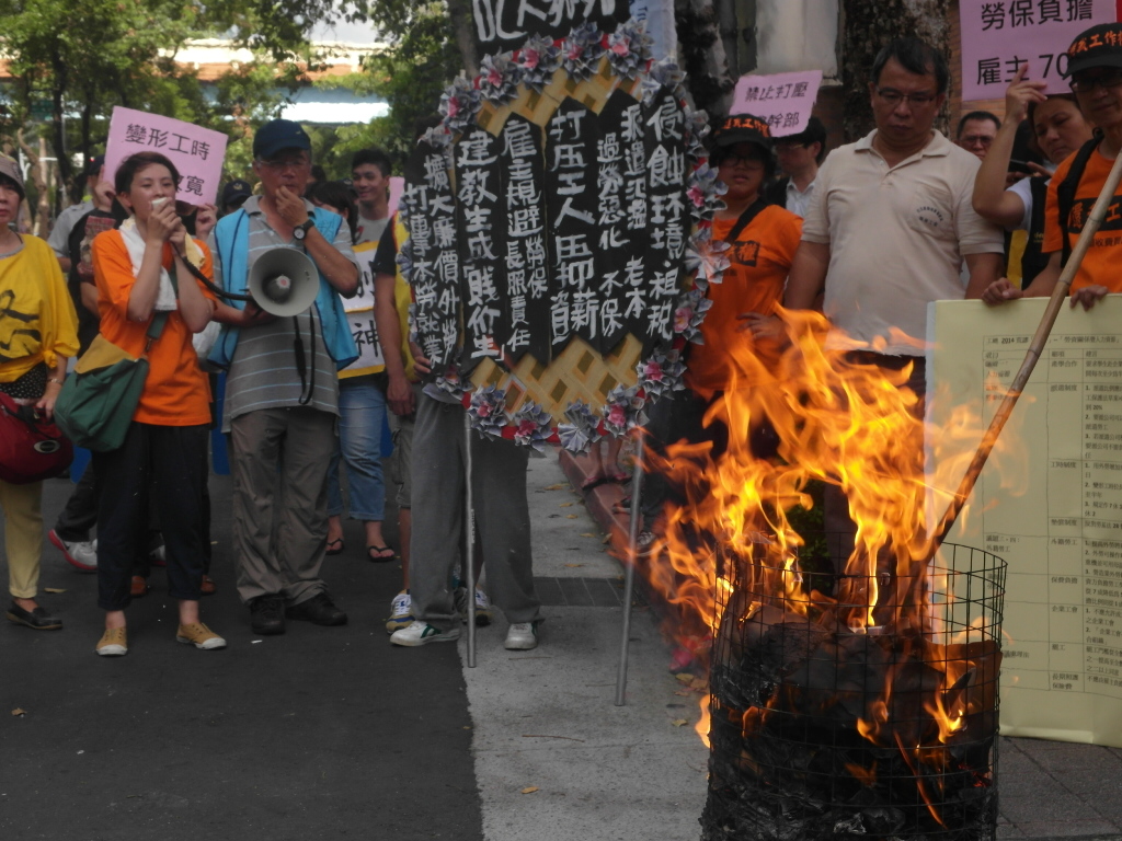 低薪、派遣、外勞人數成長等問題，成為勞團抗議核心。(記者陳淑貞攝)