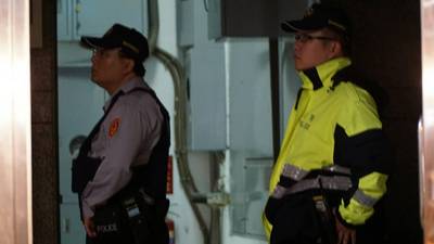 無黨籍台北市長參選人柯文哲位於建國南路二段的辦公室4日晚間發現兩個竊聽器，柯文哲競選總幹事姚立明表示，已報警處理。警方5日凌晨到柯文哲政策辦公室蒐證。圖：中央社