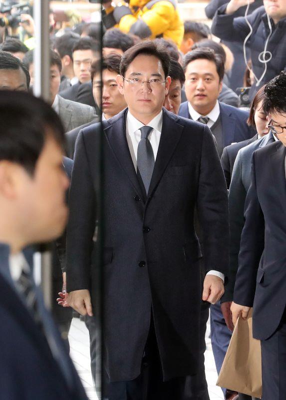 三星集團少主李在鎔涉及閨密門醜聞,南韓首爾中央地方法院今天批准李在鎔的逮捕令。(圖/中央社)