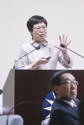 「朕知道了」故宮原創文創商品膠帶,在淘寶網上出現仿冒品,故宮院長馮明珠表示,故宮已成立「故宮智財權維護小組」,正研擬透過採購法,委託律師在大陸訴訟,遏止盜版歪風。(中央社資料照片)