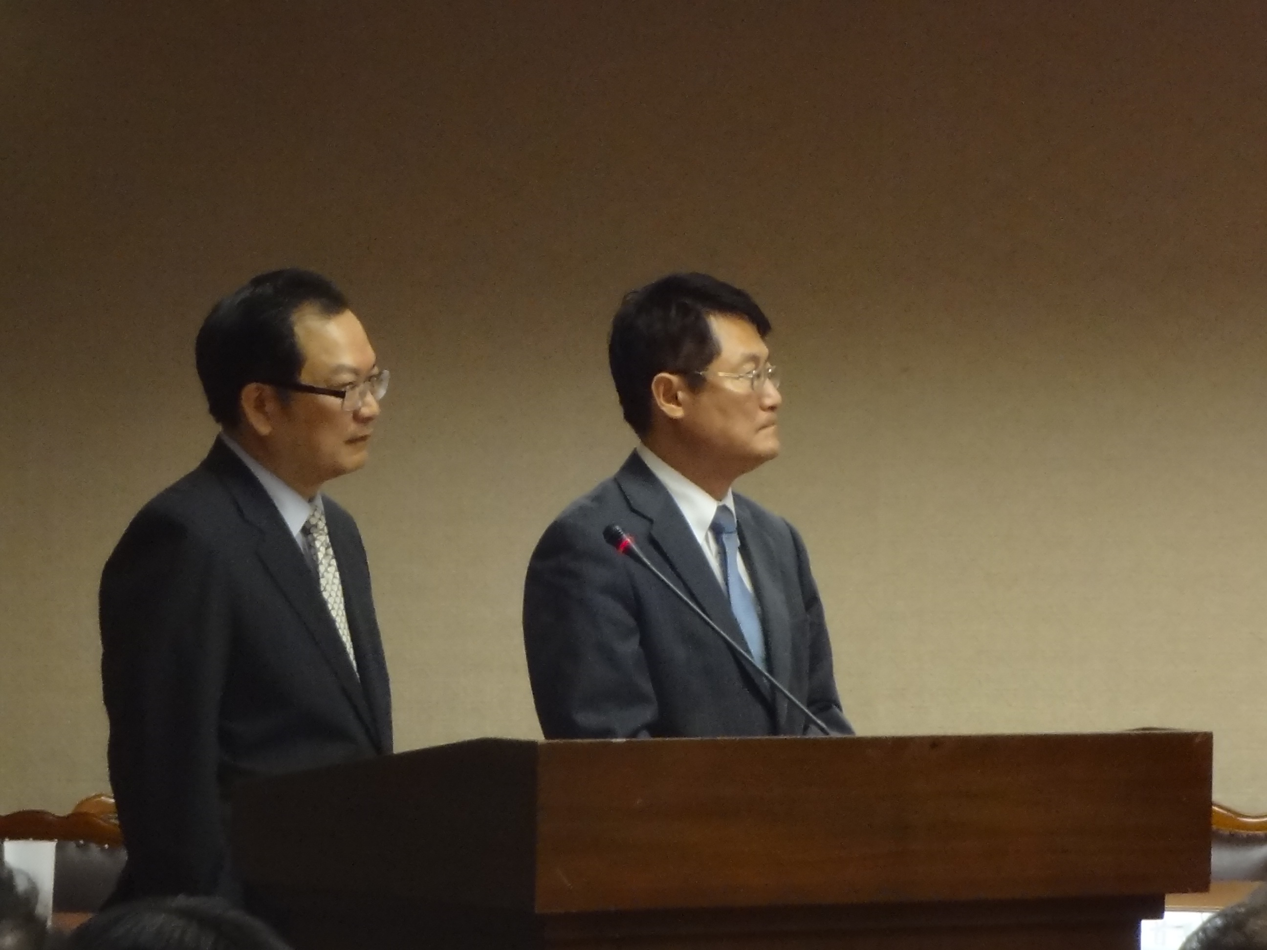立法院內政委員會22日上午臨時新增議程，內政部次長陳純敬、警政署副署長蔡俊章就「台北捷運發生持刀殺人事件」進行專題報告並備質詢。（劉明堂攝）