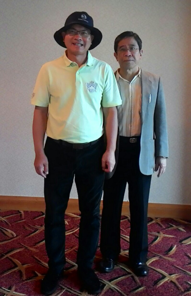 鄭弘儀（右）與阿米巴新文化講座社長李孟修合照。（汪明毅攝）