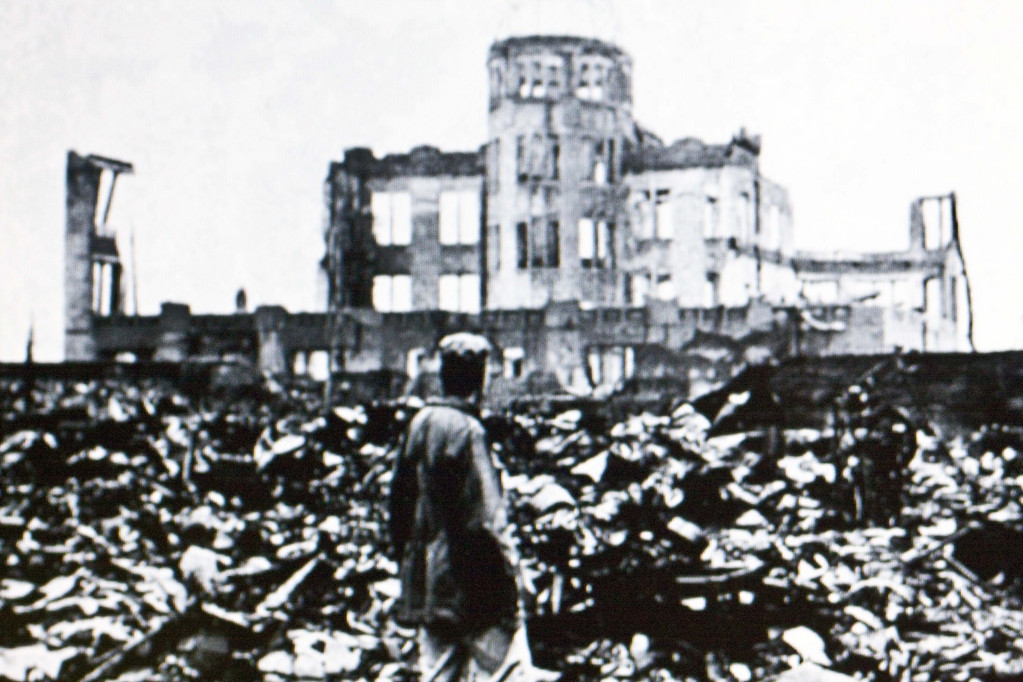 1945年8月6日，美軍於日本廣島上空投擲原子彈，瞬間上十萬生命就沒了（網路圖翻攝）