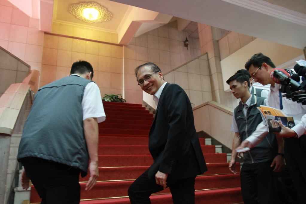 行政院人事行政總處昨晚突然核定軍公教年終慰問金維持不便，外界認為是政院出手為93大遊行滅火。圖中為行政院長林全。圖／何豪毅攝（資料照片）