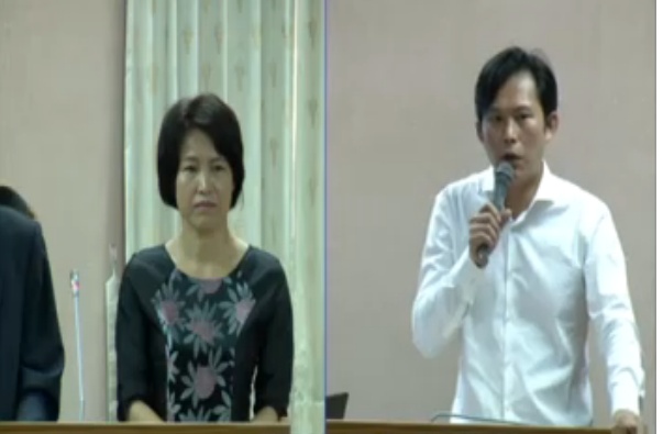 時代力量立委黃國昌13日質詢時表示，考試委員19人的法律依據是當年「省籍分配」的不成文規定，質疑現在還需這麼多人嗎？考選部長蔡宗珍（左）直言，人數其實不用那麼多。（圖截取自立院IVOD影片）