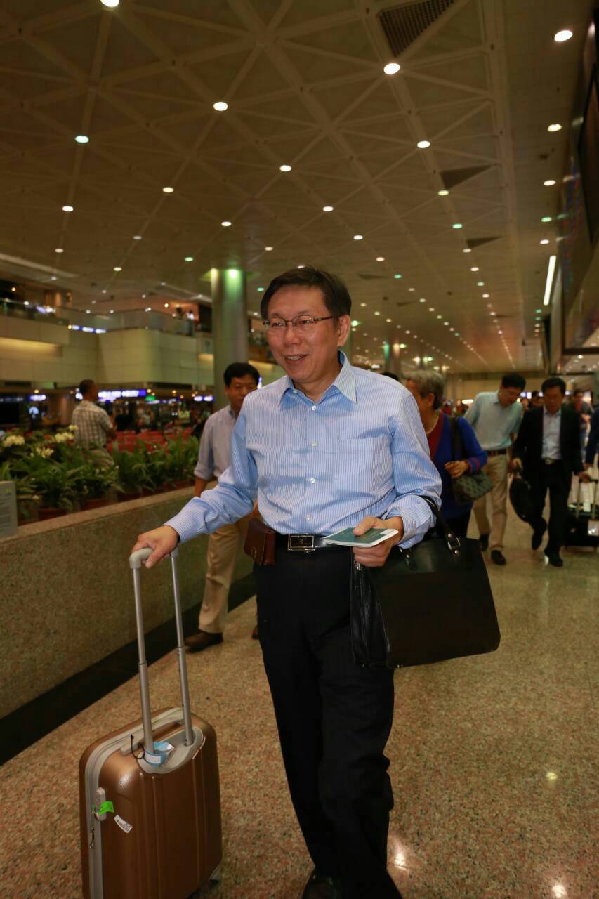 無黨籍台北市長後選人柯文哲今天12日結束訪美行程抵達台灣。（柯文哲競選辦公室相片提供）