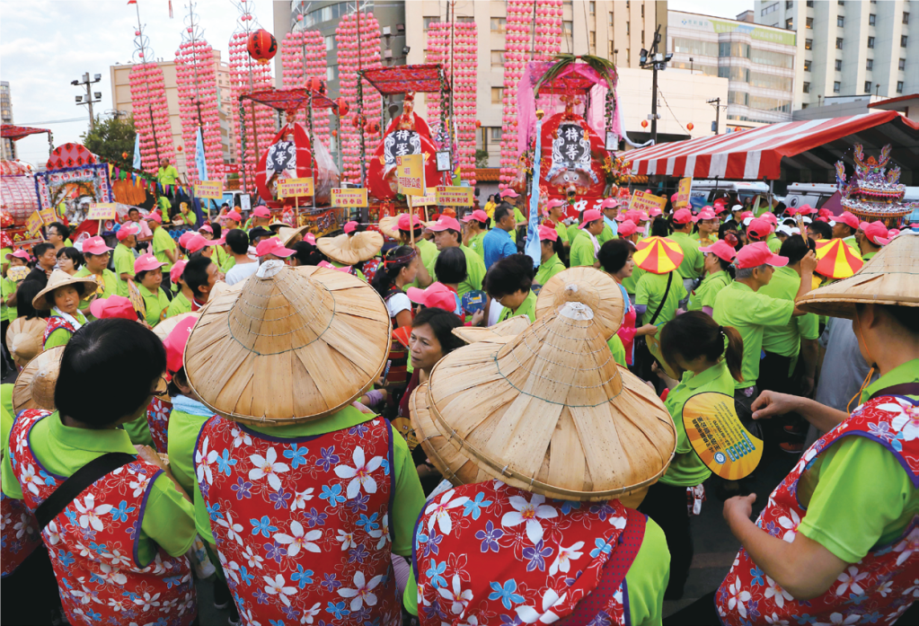 義民祭「聯庄輪值」舉辦盛大活動並招待親友相聚，熱鬧非凡。