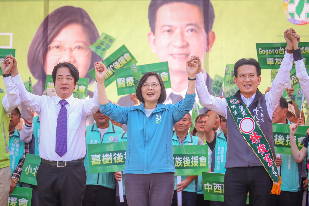 副元首位高權輕，無權亦無責，國內至今也沒有副元首轉戰總統成功的先例，蔡、賴配對志在更上層樓的賴清德，未必符合個人生涯規畫。但基於大局考量，賴清德應該不會拒絕這個安排。蔡、賴配不配？主動權在蔡英文，賴清德則是被動配合的角色。圖／取自賴清德臉書